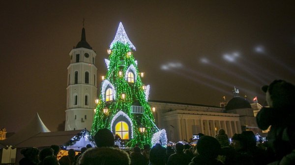 Ёлка в Вильнюсе на Кафедральной площади